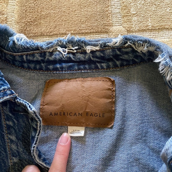 American Eagle Distressed Jean Jacket - Picture 5 of 5